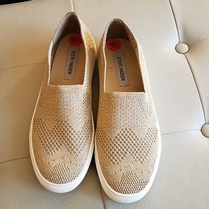 Slip on mesh shoes